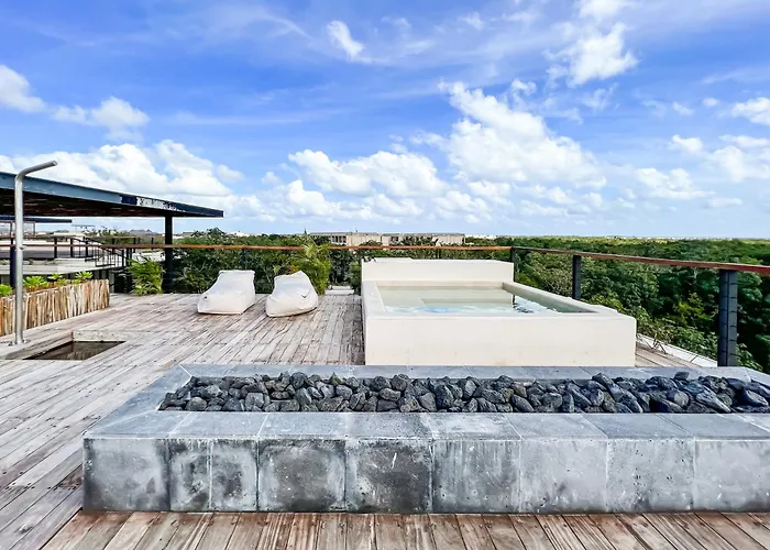 Gated 2br With Rooftop Pool *