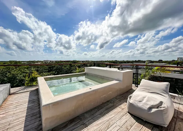 Gated 2br With Rooftop Pool