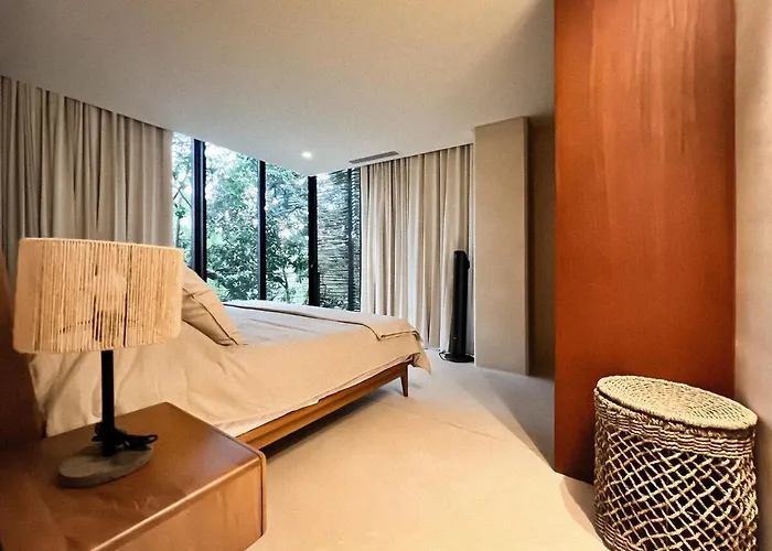 Gated 2br With Rooftop Pool *